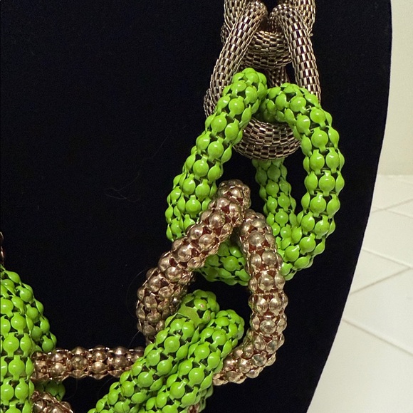 Elegant Green and Gold Chain Necklace - Picture 2 of 3